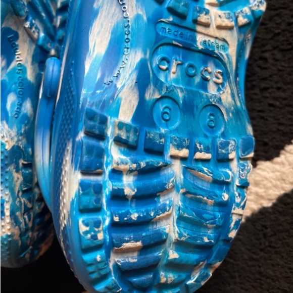 Bright Cobalt Blue Crocs Marbled Classic Clog M6/W8 - Picture 3 of 3